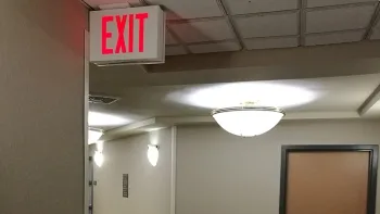 Señal de salida de emergencia para hoteles