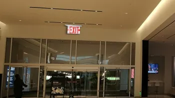Señal de salida de emergencia para centros comerciales